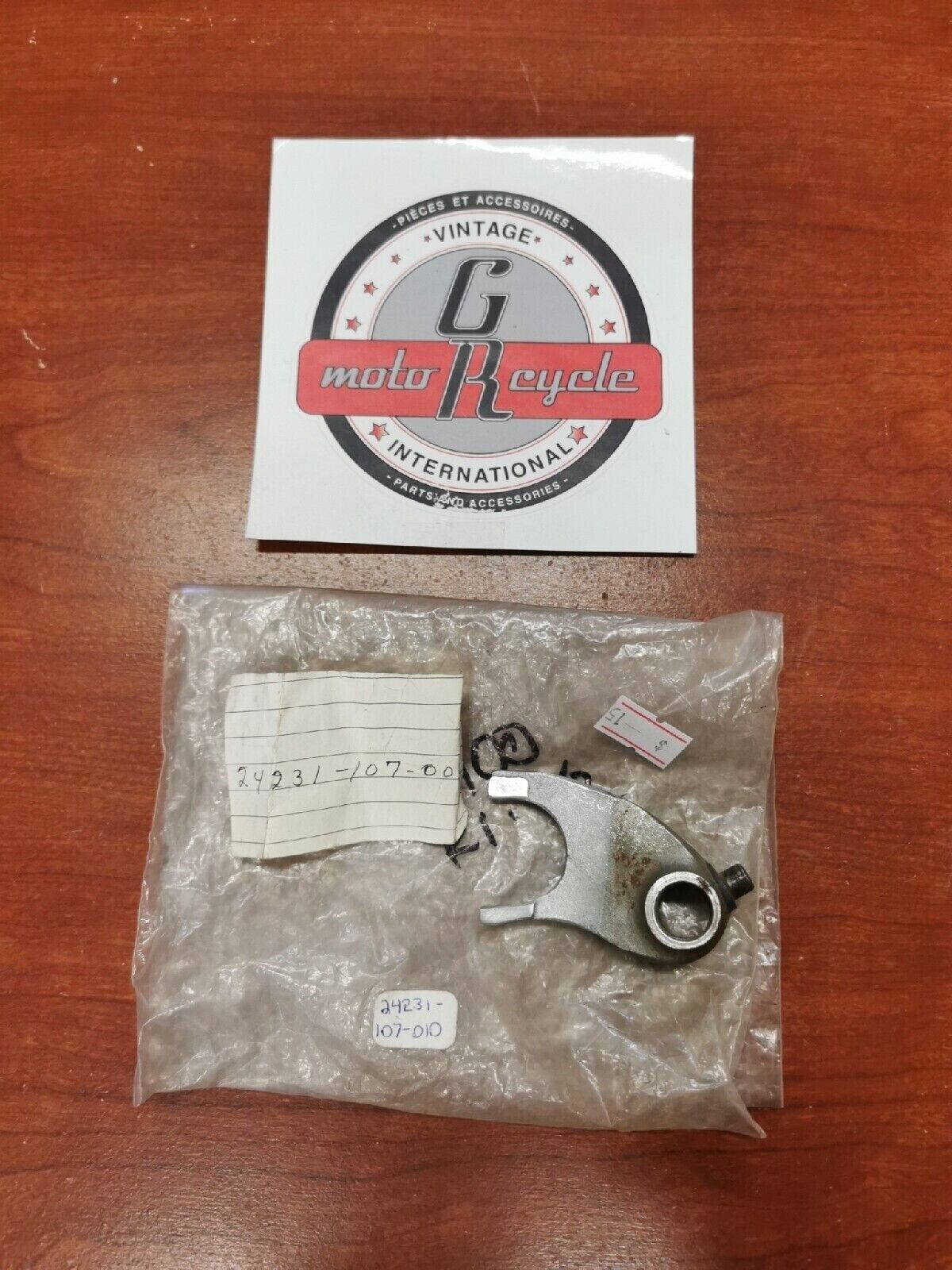 NOS Honda CL100 CB100 SL100 SL125 XL100 FORK, CENTER GEARSHIFT 24231-107-010 H34