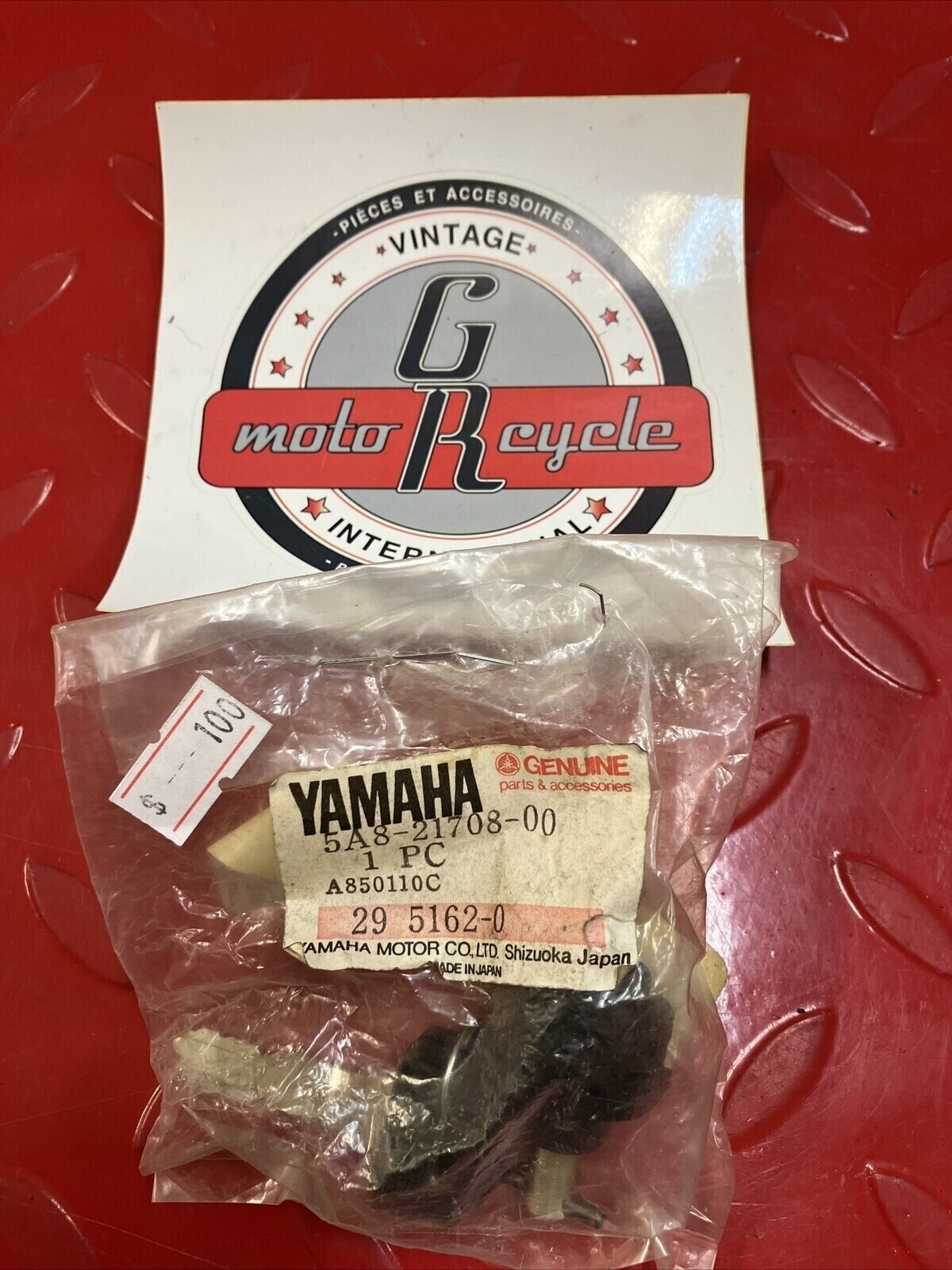 NOS Yamaha XV1100 XV920 XV750 VIRAGO SIDE COVER LOCK 5A8-21708-00-00 Y16