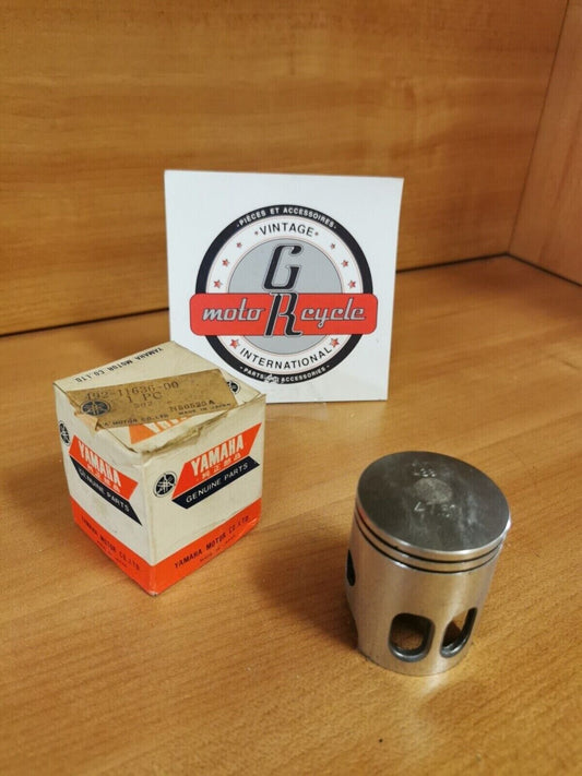 NOS YAMAHA YZ80  1974 - 1975  PISTON  OVERSIZE  492-11636-00  Y46
