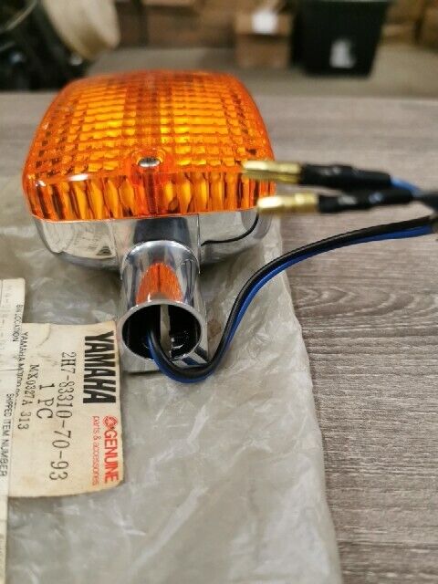 NOS YAMAHA XS1100H 1981 XS1100E FRONT FLASHER LAMP ASSY 2H7-83310-70-93 Y160