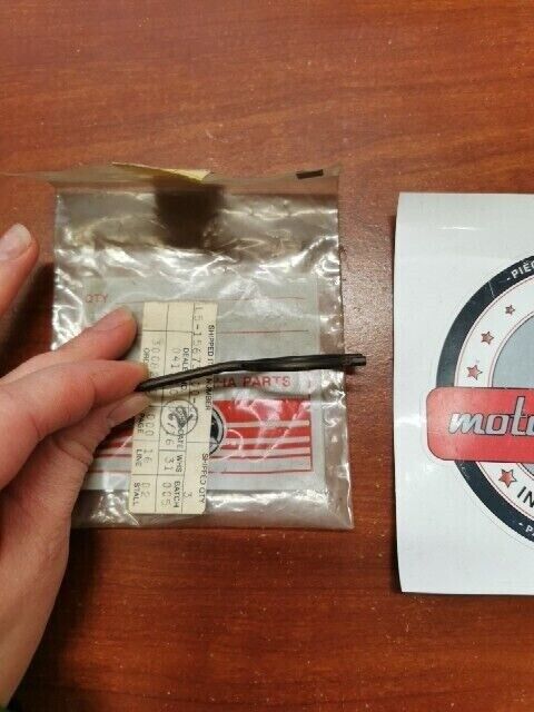 NOS Yamaha LC50 MA50 PW50 QT50 CLIP 3L5-15673-00-00 Y119