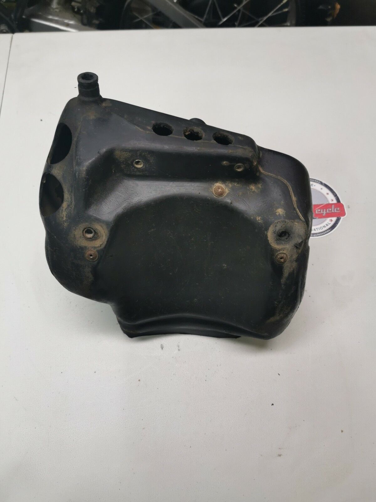 Suzuki RM125 1991 airbox air box cleaner filter case housing 1990