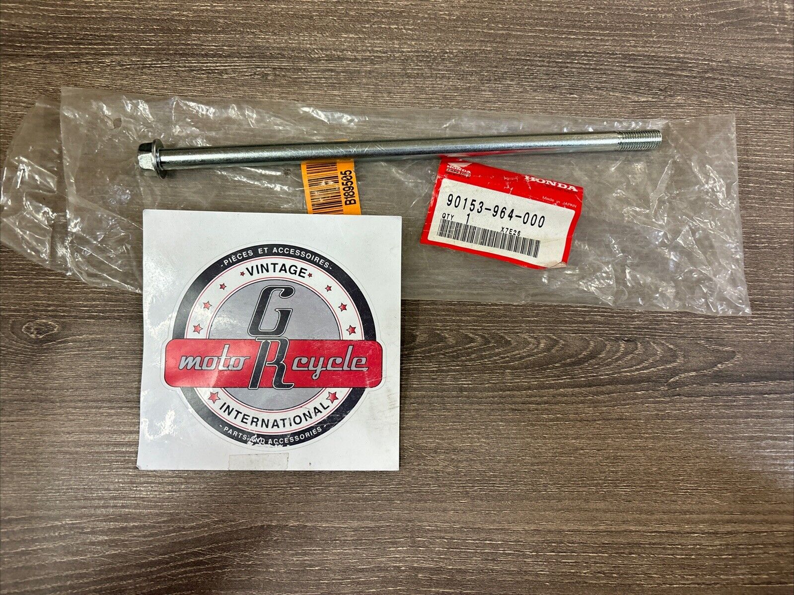 NOS Honda 1983 1984 ATC250R ENGINE HANGER BOLT 10X241 90153-964-000 H136