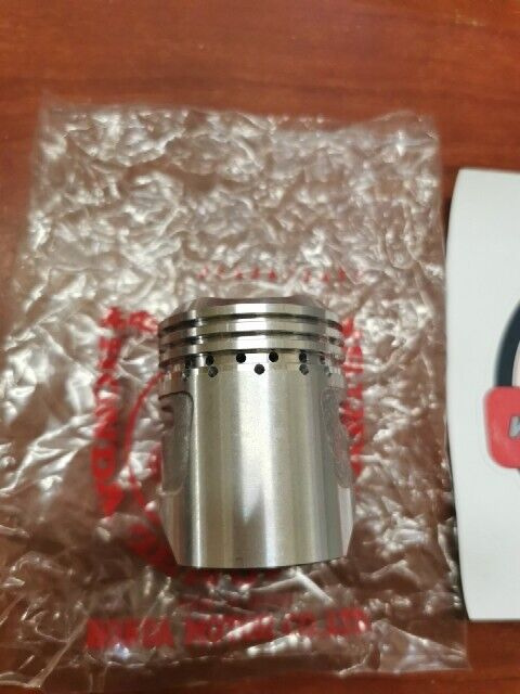NOS Honda C105 CA105 CD105 PISTON (OS 0.25) 13102-002-000 H4
