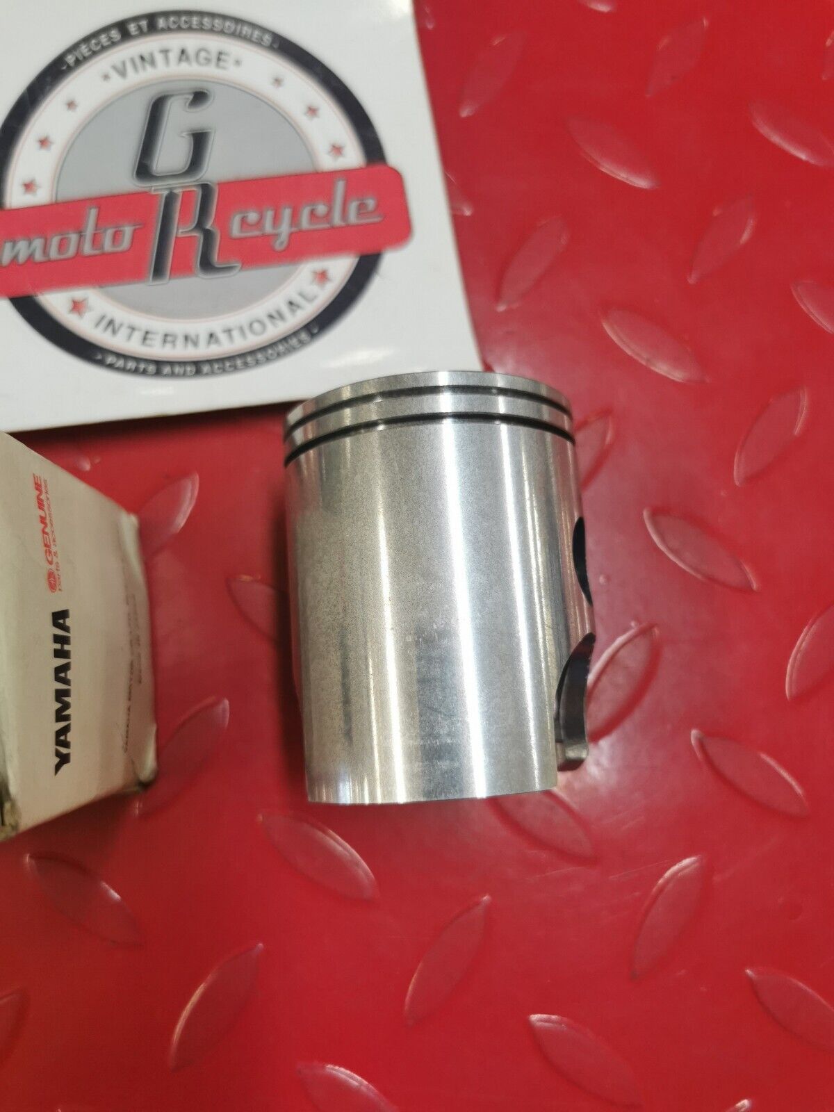 NOS YAMAHA RD250 1976 1977 Yamaha Piston 0.75mm 3rd Oversize 1A0-11637-00 Y27