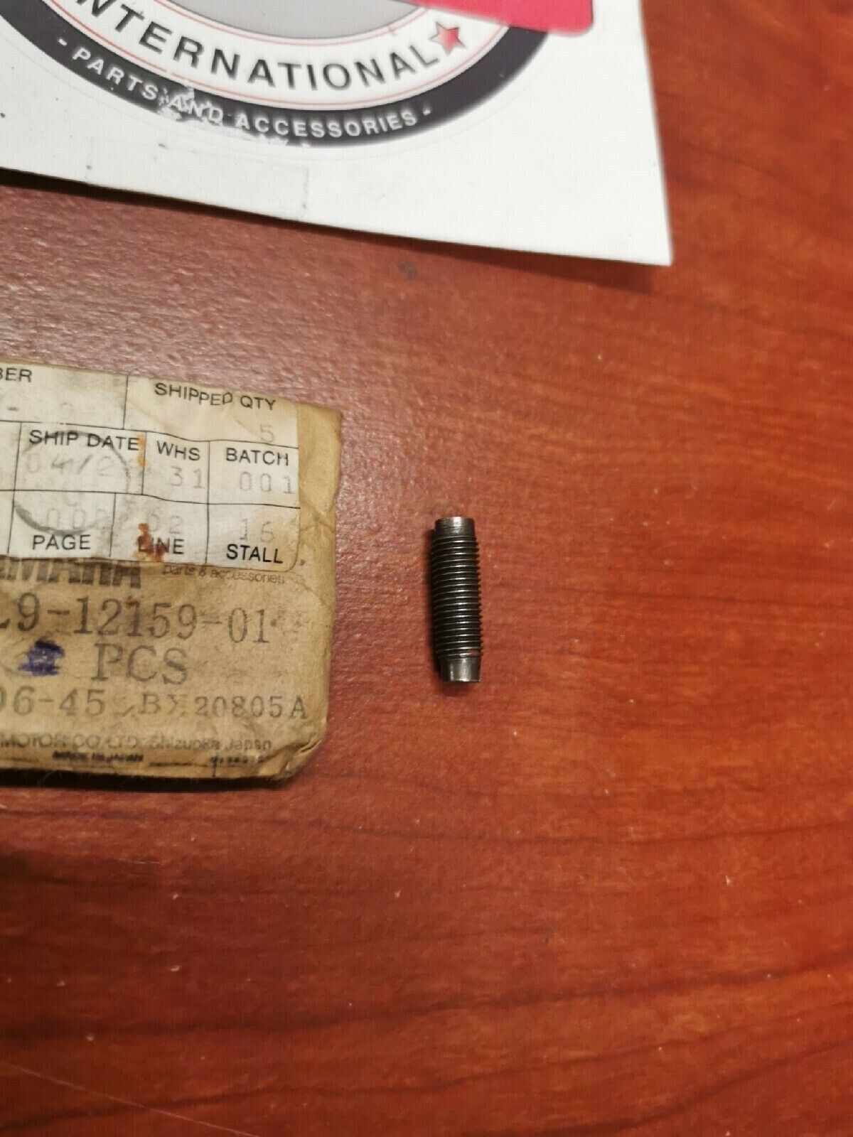 NOS Yamaha VALVE ADJUSTING SCREW 1L9-12159-01-00 SUB. 22U-12159-00-00 Y68