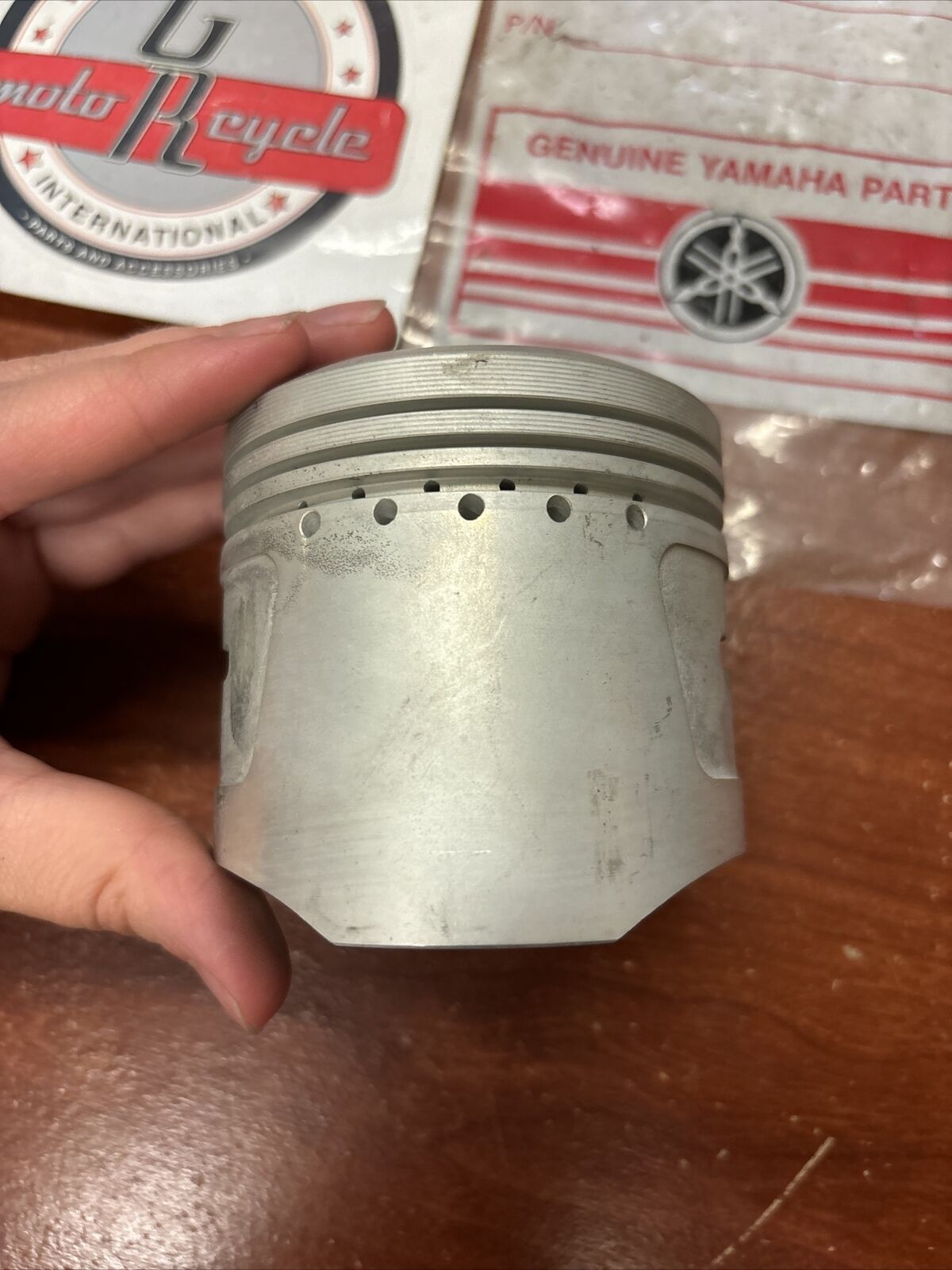 NOS Yamaha TX650 XS1 XS2 PISTON STD 0.96 256-11631-02-96 SUB 256-11631-01-9 Y176