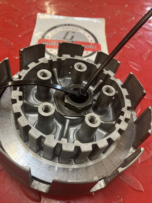 Honda CR125R 1984 clutch basker and hub