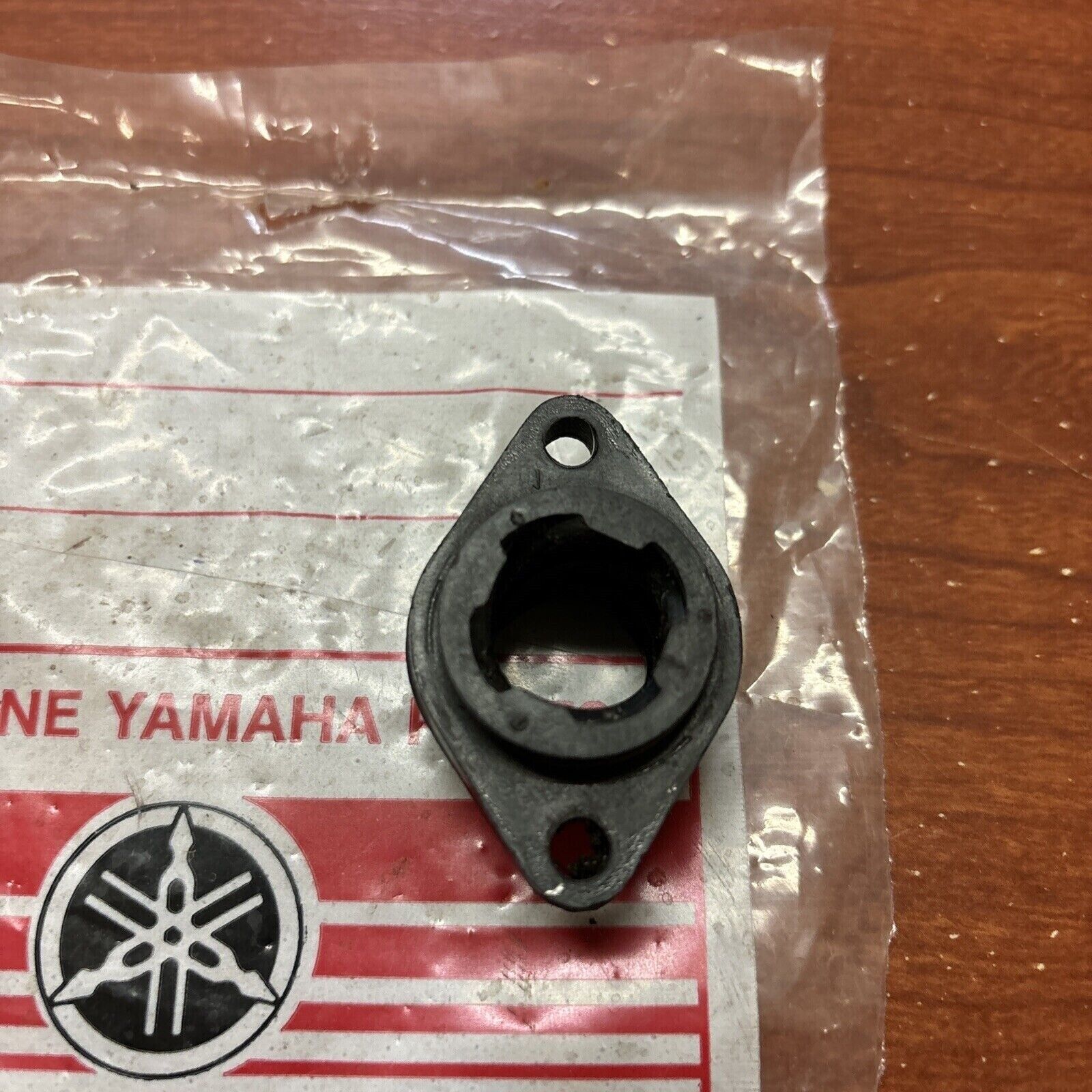 NOS Yamaha RD250 RD350 PUSH SCREW HOUSING 371-16396-00 SUB 256-16396-01-00 Y173