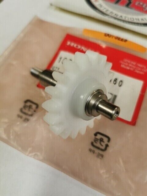 NEW NOS HONDA CR250 1992 - 1996 WATER PUMP SHAFT 19240-KZ3-860 H101