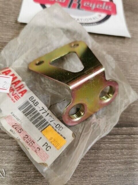 NOS YAMAHA VMAX VX800AQA VX500EW VX800STW STAY 3 8AB-77127-00-00 Y113
