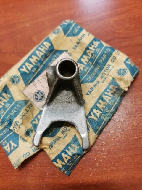 NOS Yamaha DT2 DT3 RT1 RT2 RT3 SHIFT FORK 291-18511-01-00 SUB 291-18511-00- Y116