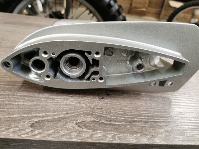 NOS HONDA OUTBOARD BF5 5HP 1997 - 2001 GEAR CASE NH282MU 41100-ZV1-A00ZB H82