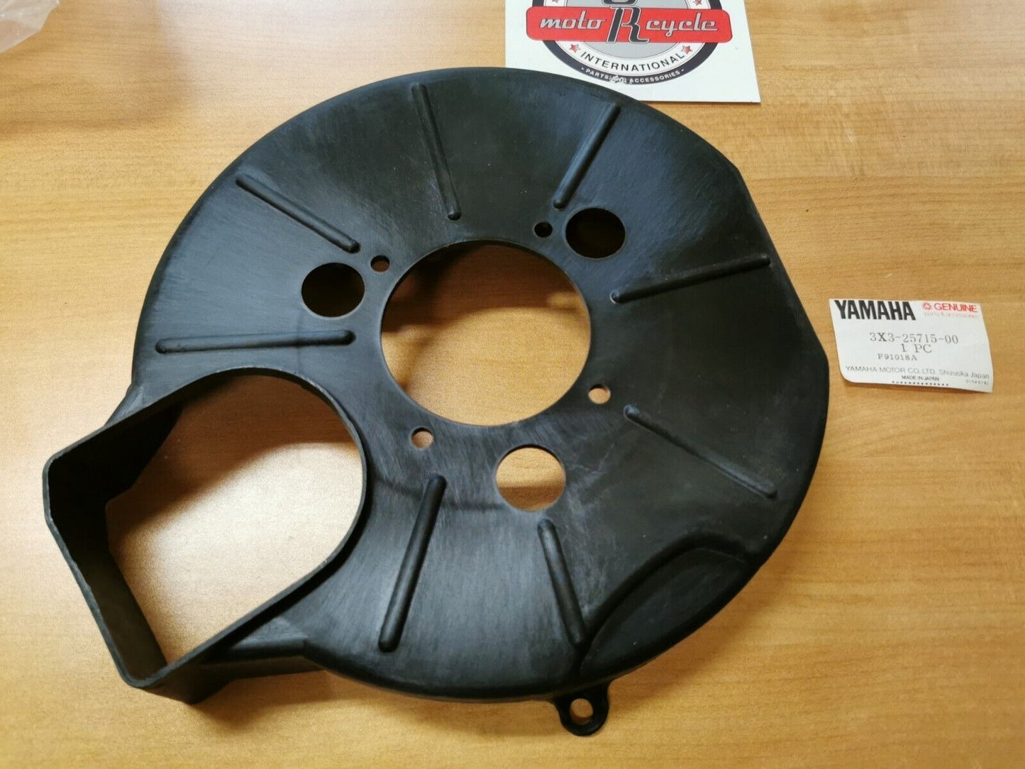 NOS YAMAHA YT125 1980 - 1982  REAR  BRAKE CALIPER COVER  3X3-25715-00  Y42