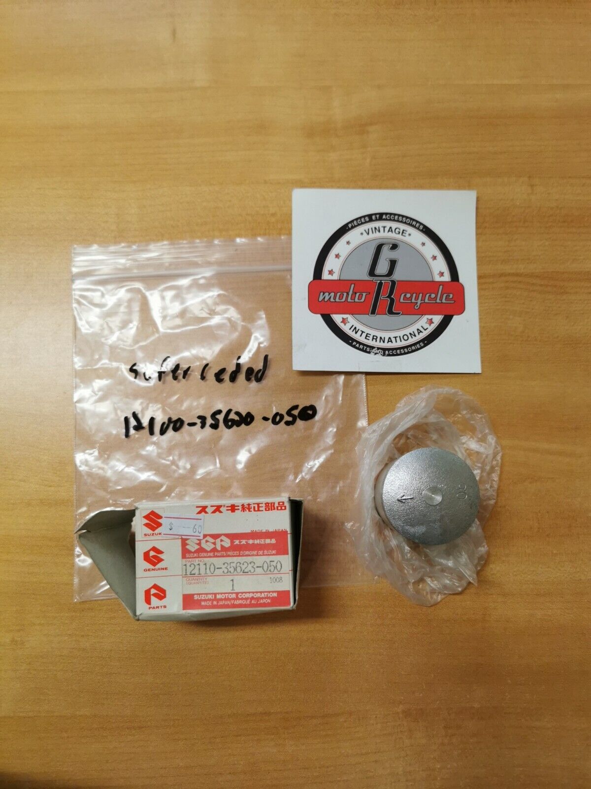 NOS SUZUKI PISTON 12110-35623-050 Superseded by 12100-35620-050 S7