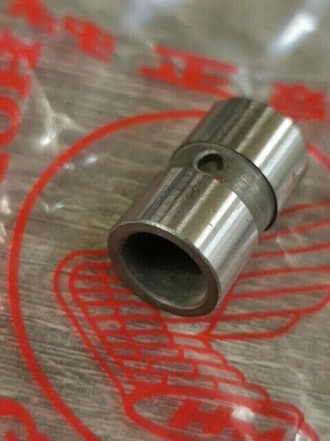 NOS HONDA C100 C102 C105 C105T C115 C200 COLLAR FRONT ARM 51331-001-000 H95