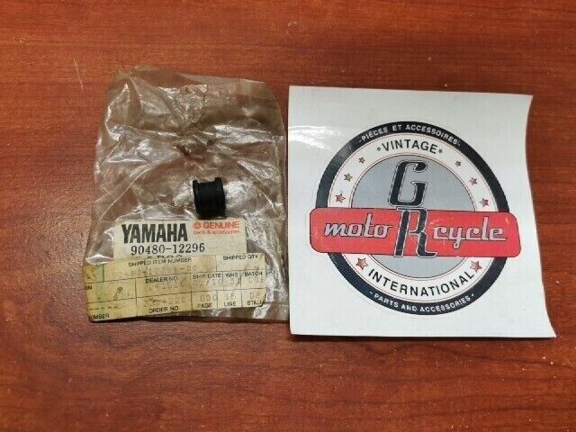 NOS Yamaha SR125 VMX1200 XJ750 XS400 GROMMET 90480-12296-00 Y129