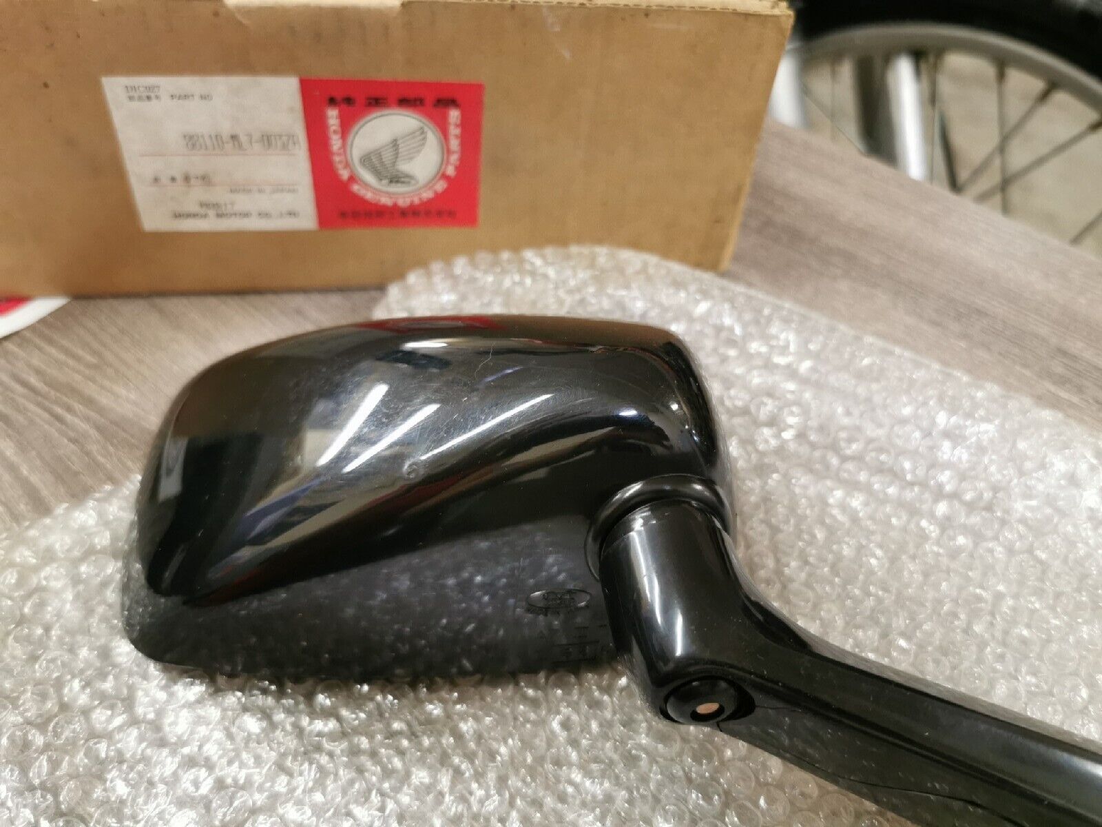 NOS HONDA VFR750 VFR700 1986  MIRROR R BACK BLACK 88110-ML7-003ZA H42