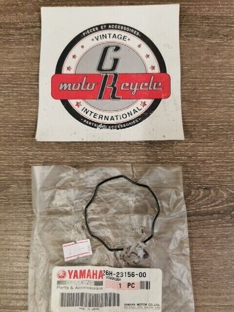 NOS YAMAHA DT125 DT125E 1989 - 1992 CLIP OIL SEAL  26H-23156-00-00 Y104