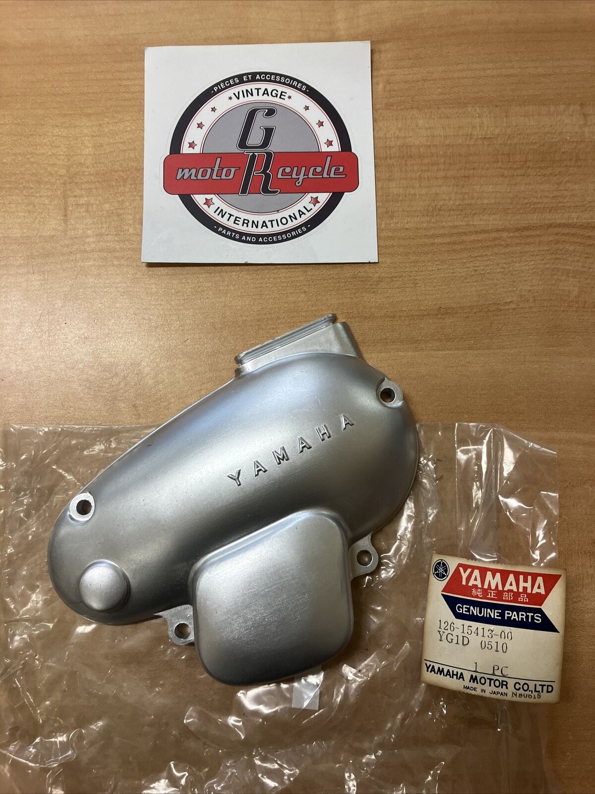 NOS YAMAHA YGS1 YG1 1964 - 1966 COVER CARBURETOR  126-15413-00-00  Y37