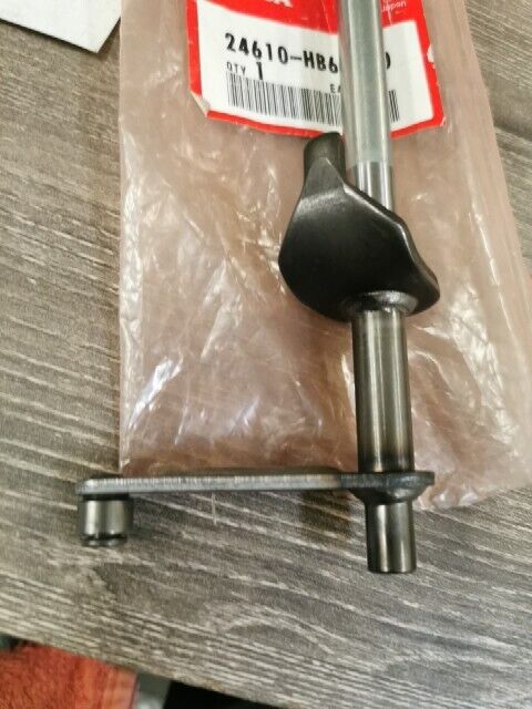 NOS HONDA TRX125 1987 1988 ATC125M SPINDLE GEARSHIFT 24610-HB6-000 H109