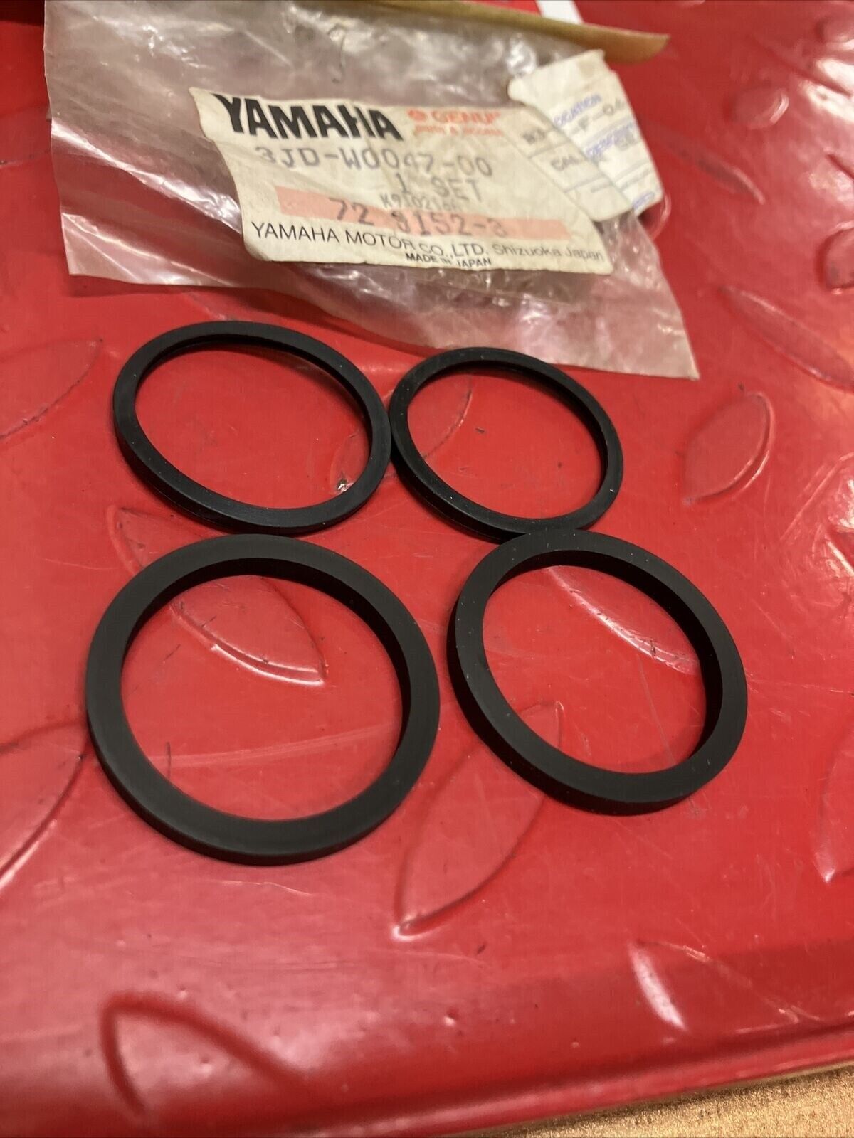 NOS YAMAHA CALIPER SEAL SET 3JD-W0047-00-00 Y62