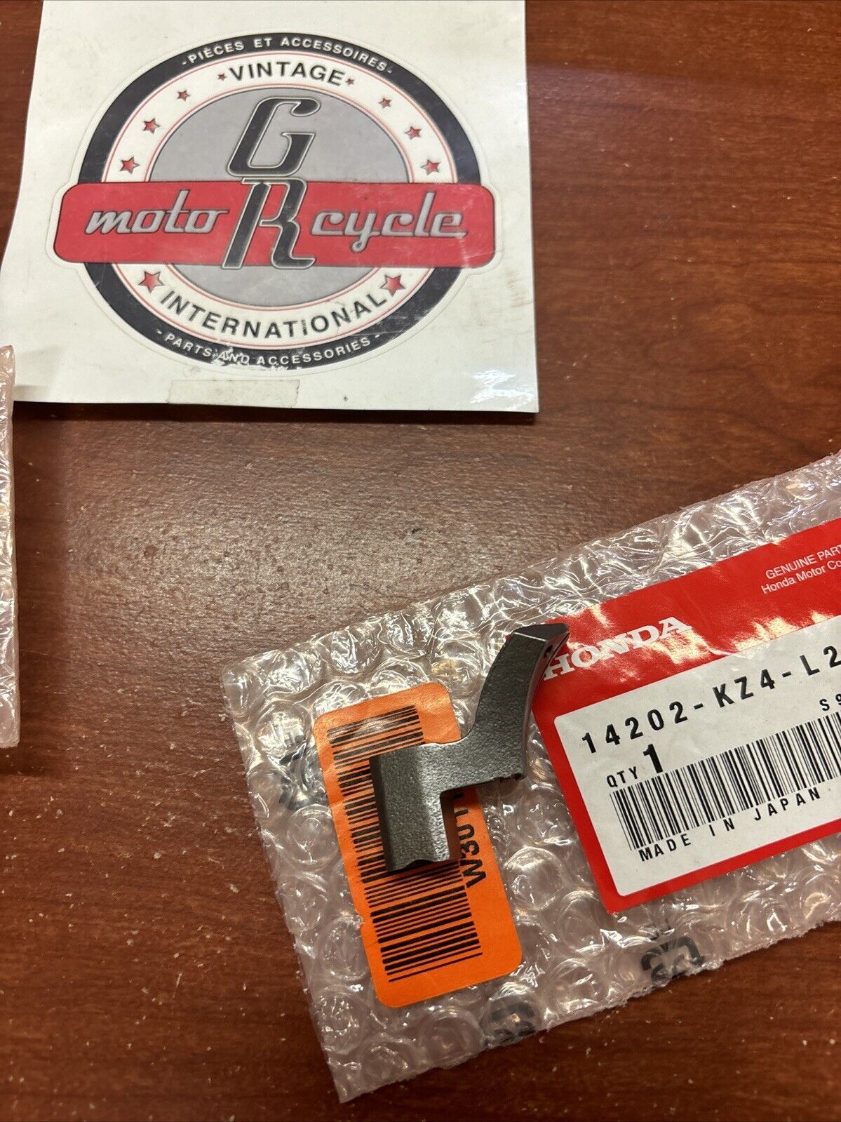 NOS Honda 2002 CR125R LEFT & RIGHT FLAP VALVE 14201-KZ4-L20 & 14202-KZ4-L20 H141