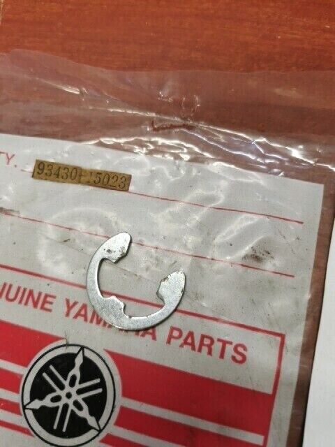 NOS Yamaha FS1 TY50 XS750 XS850 CIRCLIP 93430-15023-00 SUB 99001-15600-00 Y136