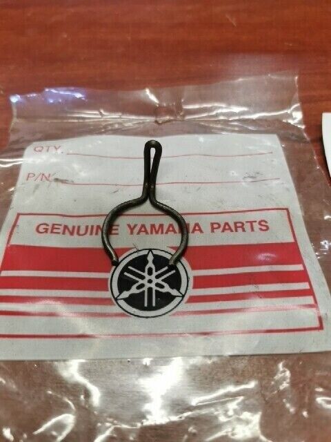 NOS Yamaha TX500 XS1100 XS500 CLIP 371-15687-00-00 Y119