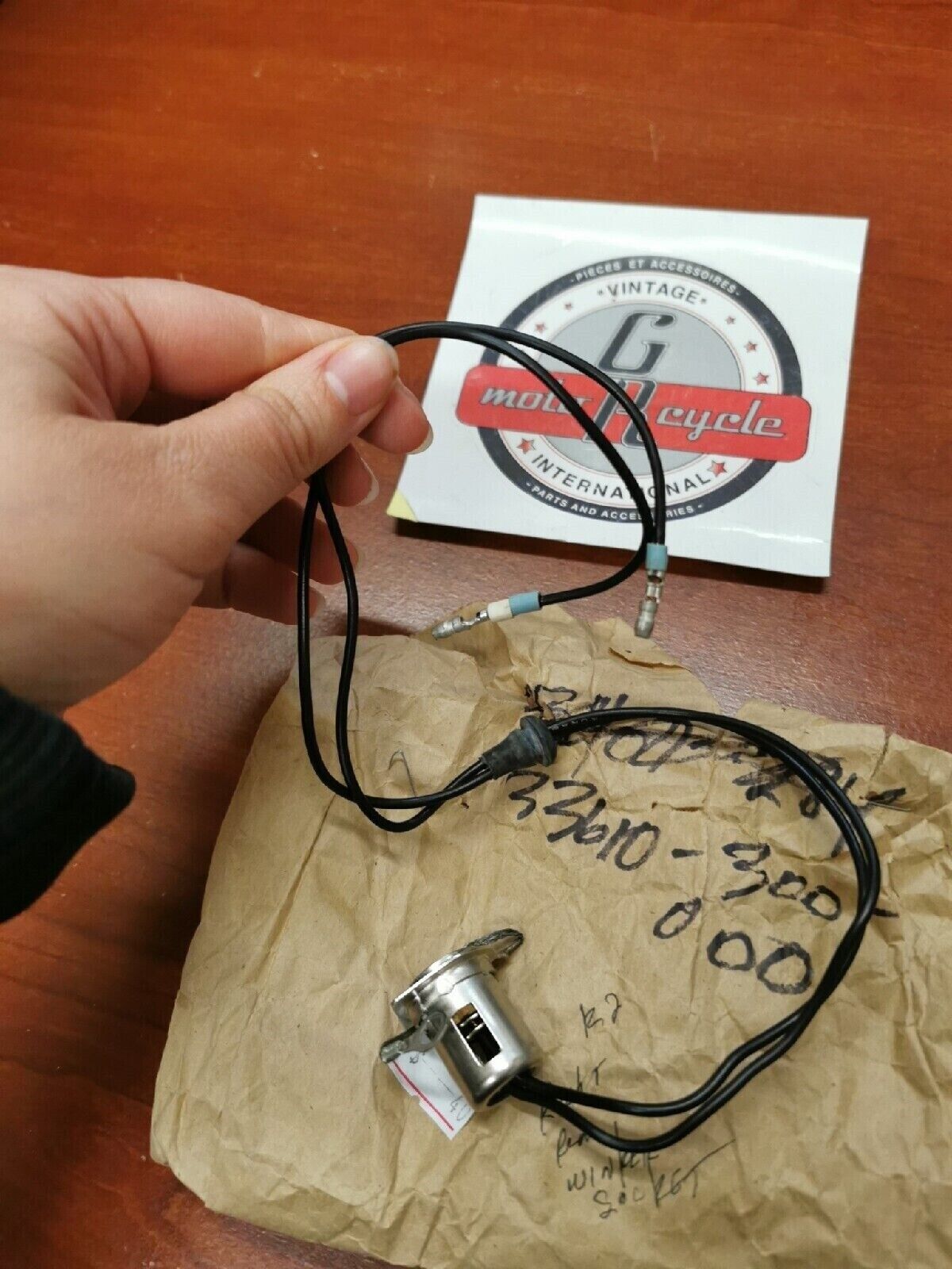 NOS Honda CB550 CB750 CB350 CB200 SOCKET, R. RR. TURN SIGNAL 33610-300-000 H33