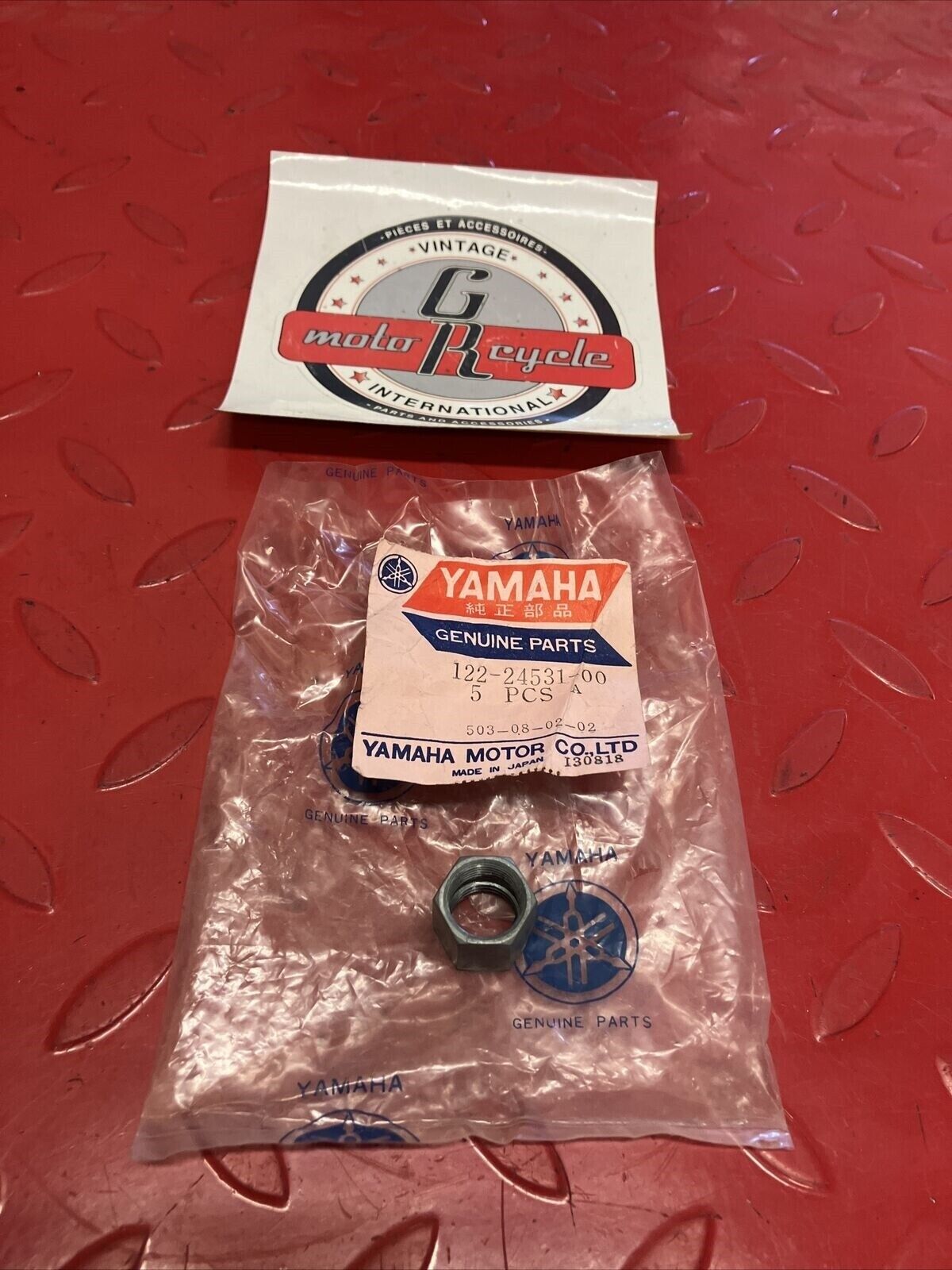 NOS YAMAHA PETCOCK NUT 122-24531-00-00 Y61