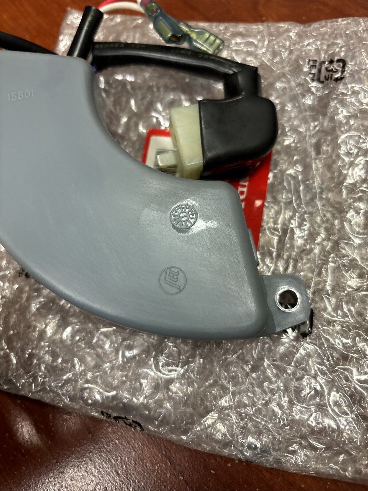 NOS Honda AUTOMATIC VOLTAGE REGULATOR 32350-ZB4-842 H181