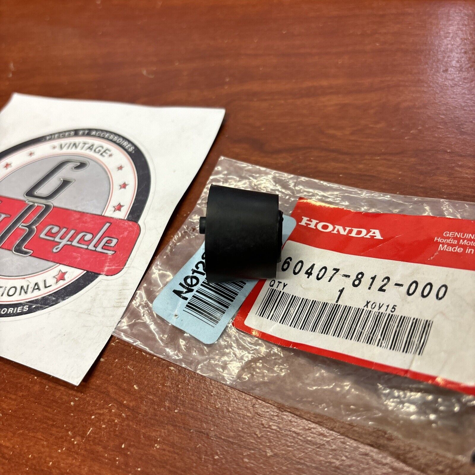 NOS Honda GX120 K1 BOTTOM RUBBER 60407-812-000 H164