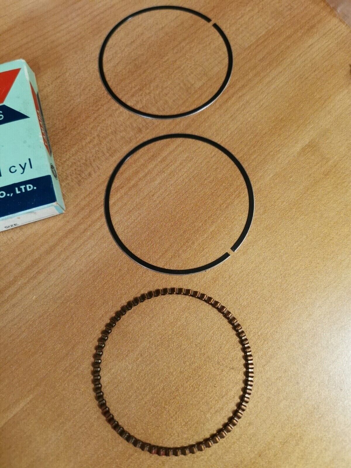 NOS YAMAHA  XT250 1980   PISTON RING SET  .75    3Y1-11610-30  Y48 INCOMPLETE