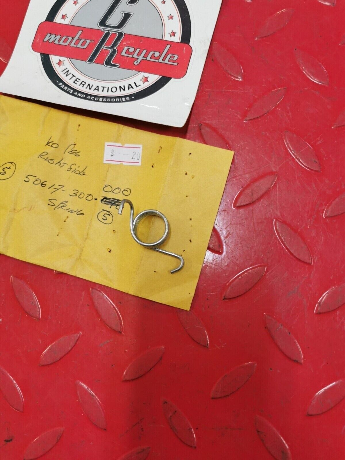 NOS Honda GL1200 GL1100 CB750 SPRING, R. STEP RETURN 50617-300-670 H32