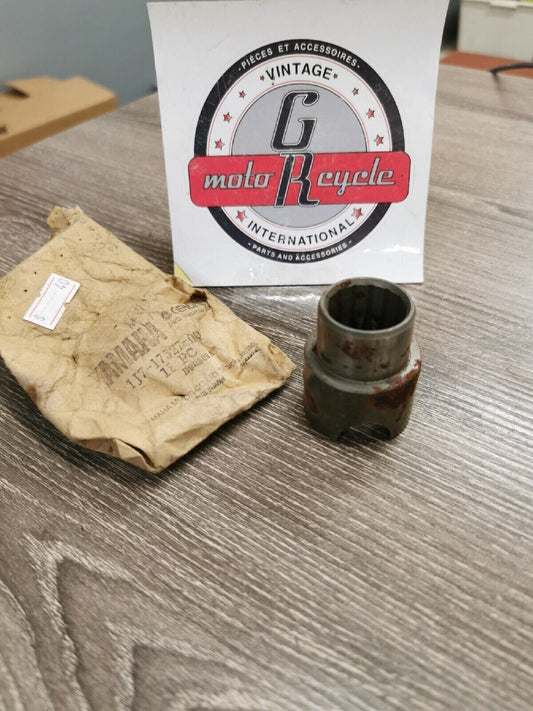 NOS YAMAHA  Xs750 1977  Cam Driven Gear 1j7-17527-00-00 Y57
