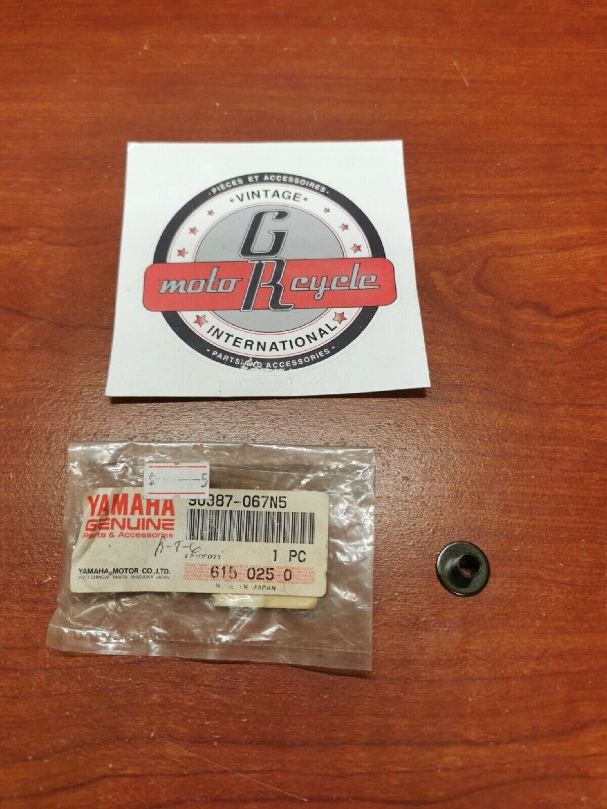NOS Yamaha COLLAR 90387-067N5-00 Y69