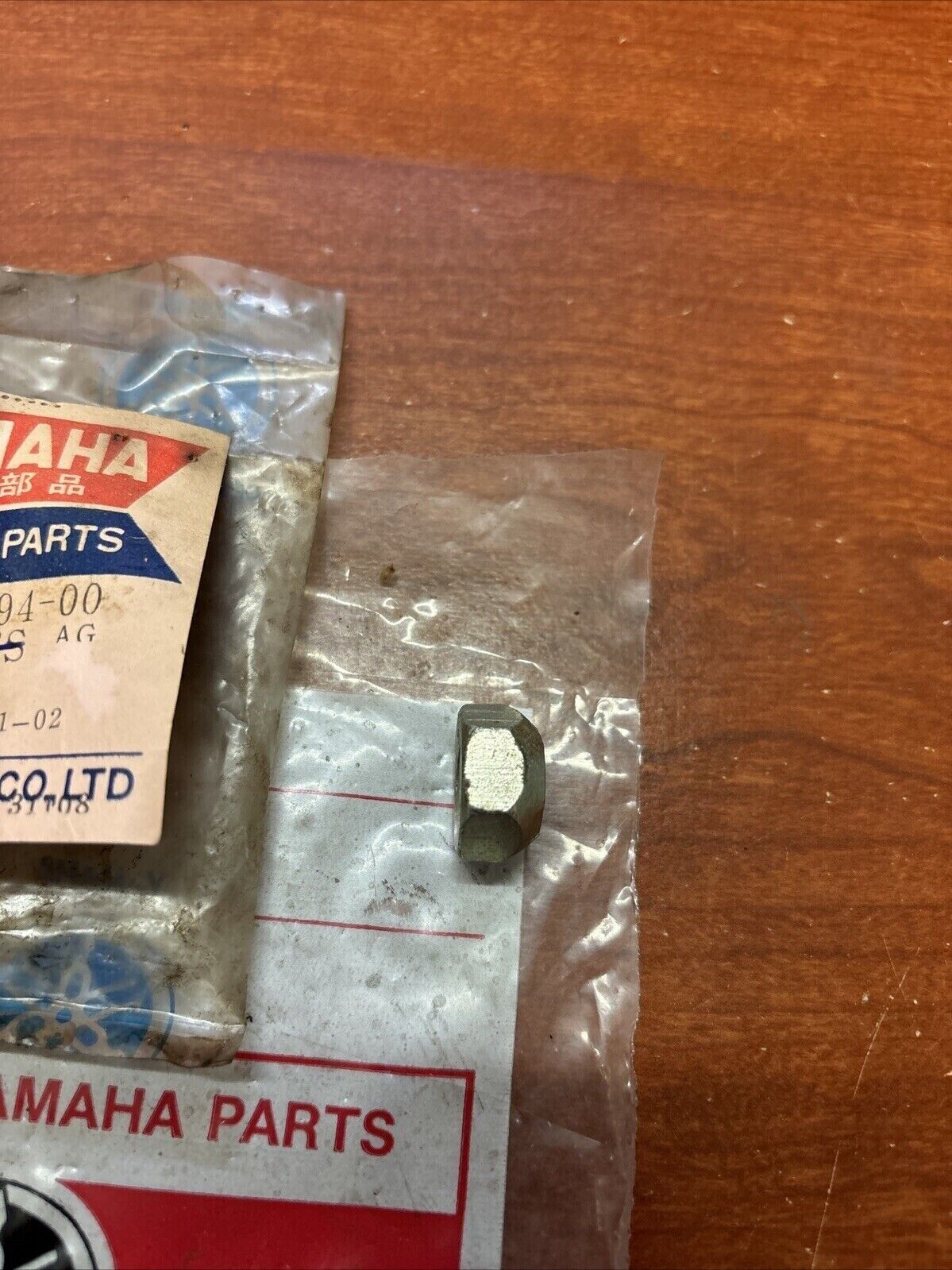 NOS Yamaha SELF-LOCKING NUT 838-21494-00-00 SUB 90185-10030-00 Y185