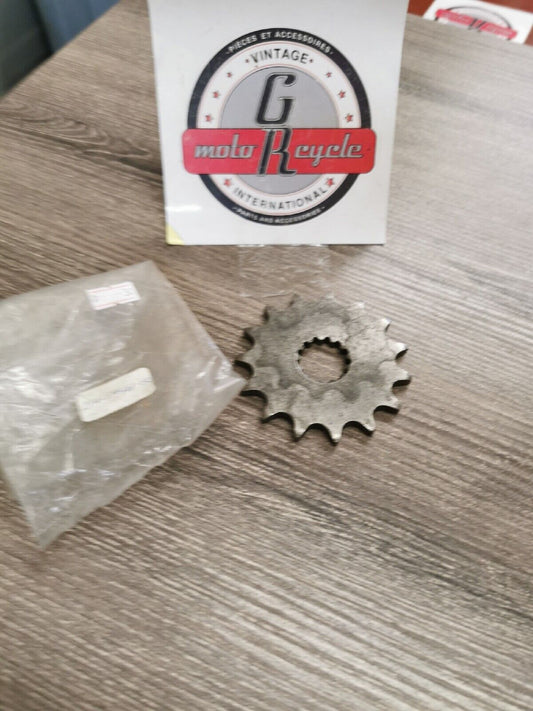 NOS YAMAHA  Sprocket  Drive  214-17461-50-00 Superseded by 4DN-17460-00-00 Y54