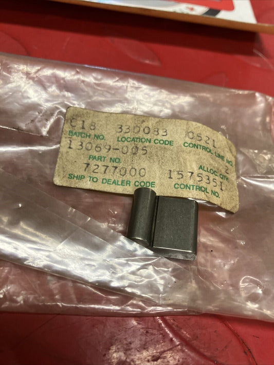 NOS KAWASAKI KICKSTARTER KICK STARTER PAWL 13069-005 K17