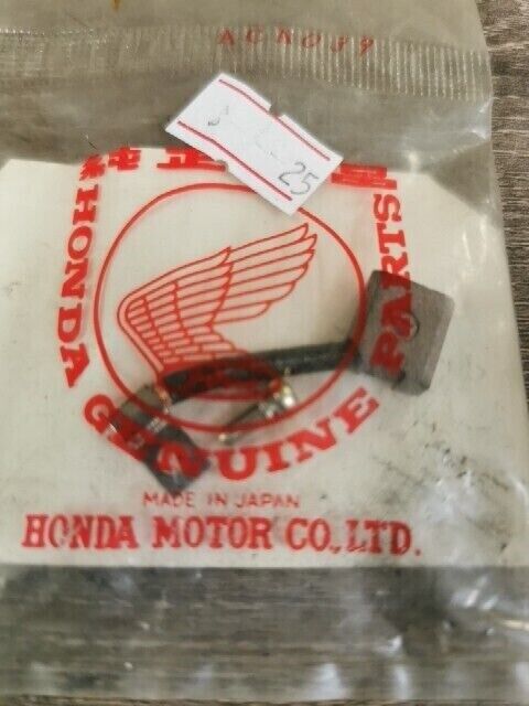 NOS HONDA C102 C50 C70 1970 1972 CD105 BRUSH SET CARBON 31201-003-006 H77