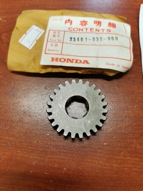 NOS Honda S50 S65 COUNTERSHAFT TOP GEAR 24T 23481-035-000 H90