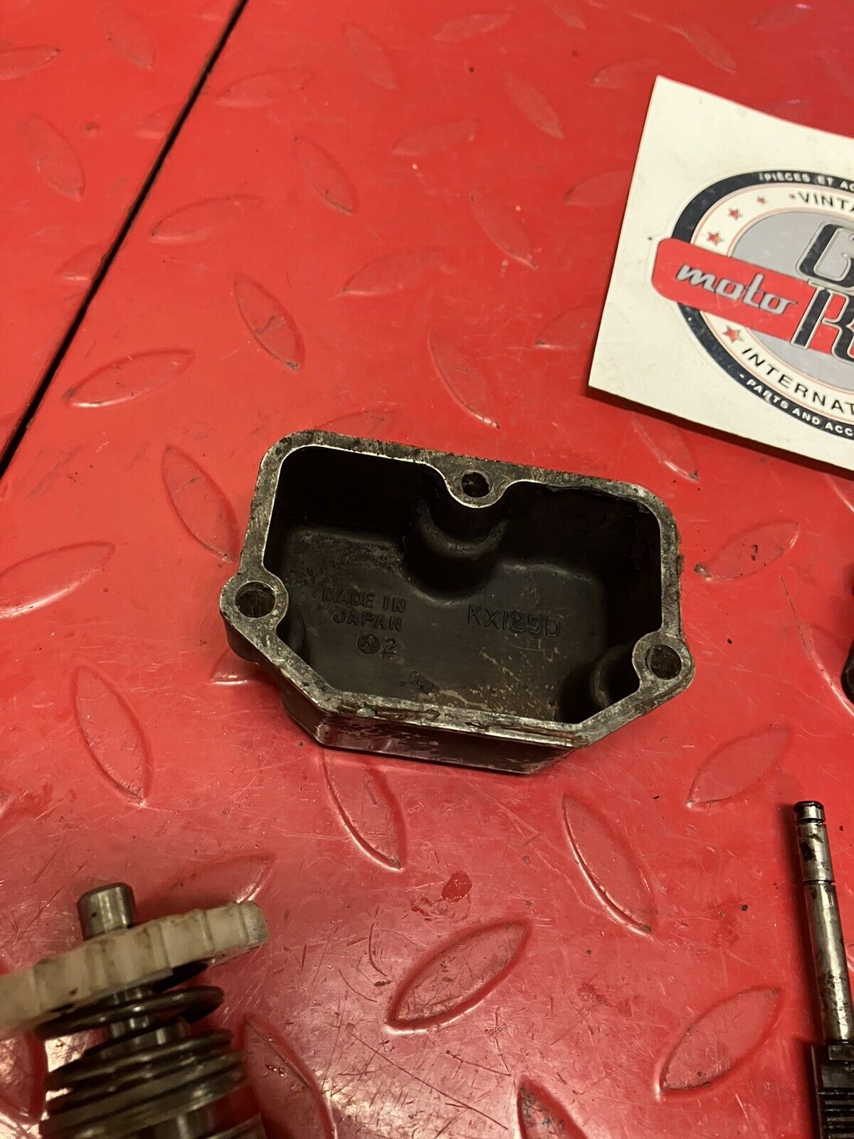 Kawasaki KX125 1986 complete power exhaust valve assembly cover governor shaft