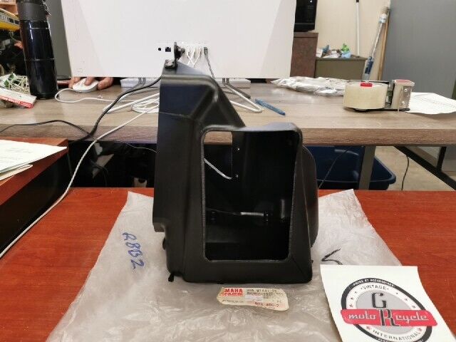 NOS Yamaha YZ125 AIR CLEANER CASE 39W-W1441-01-00 SUB 39W-W1441-00-00 Y107