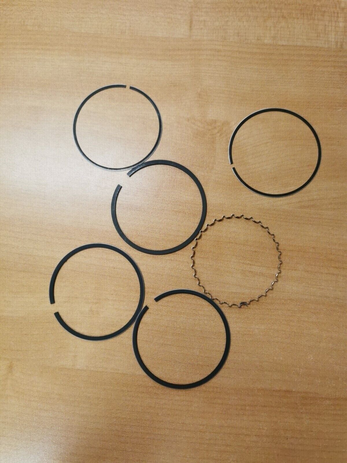 NOS YAMAHA XS750 1977 PISTON RING  SET 2ND   1J7-11610-23-00 Y48