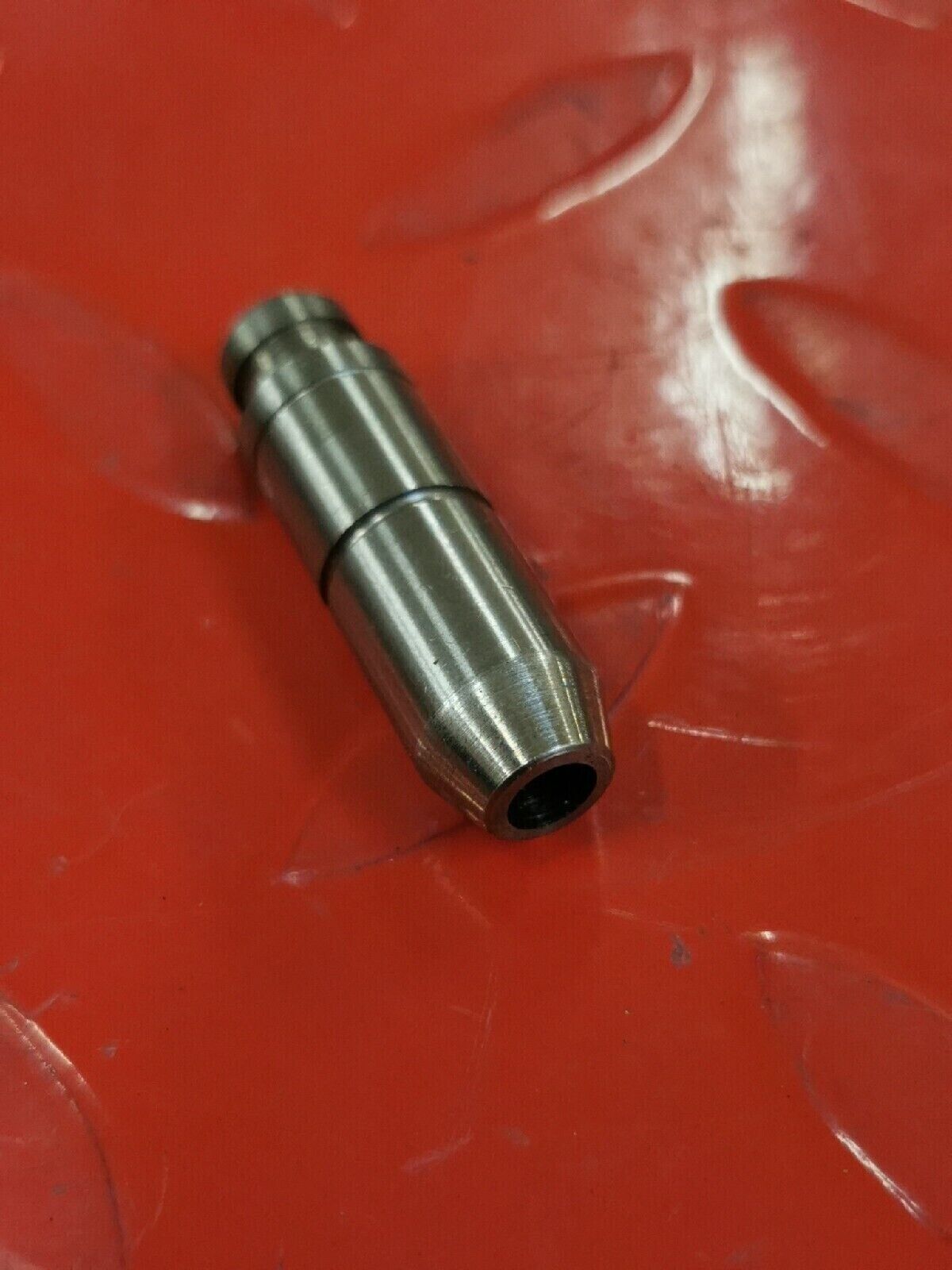 NOS YAMAHA FZ750  FZR1000  XJ700  FZR750   INTAKE VALVE GUIDE 1AA-11133-10   Y50