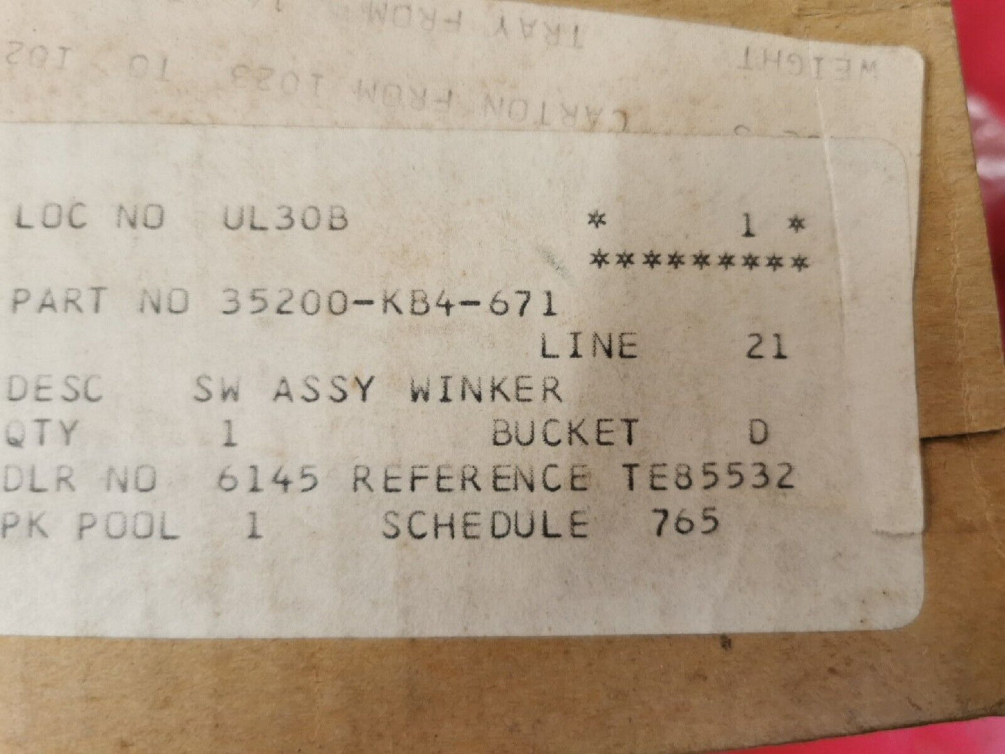 NOS HONDA CM250C CM125C 1982 - 1983  SW ASSY WINKER 35200-KB4-671 H39