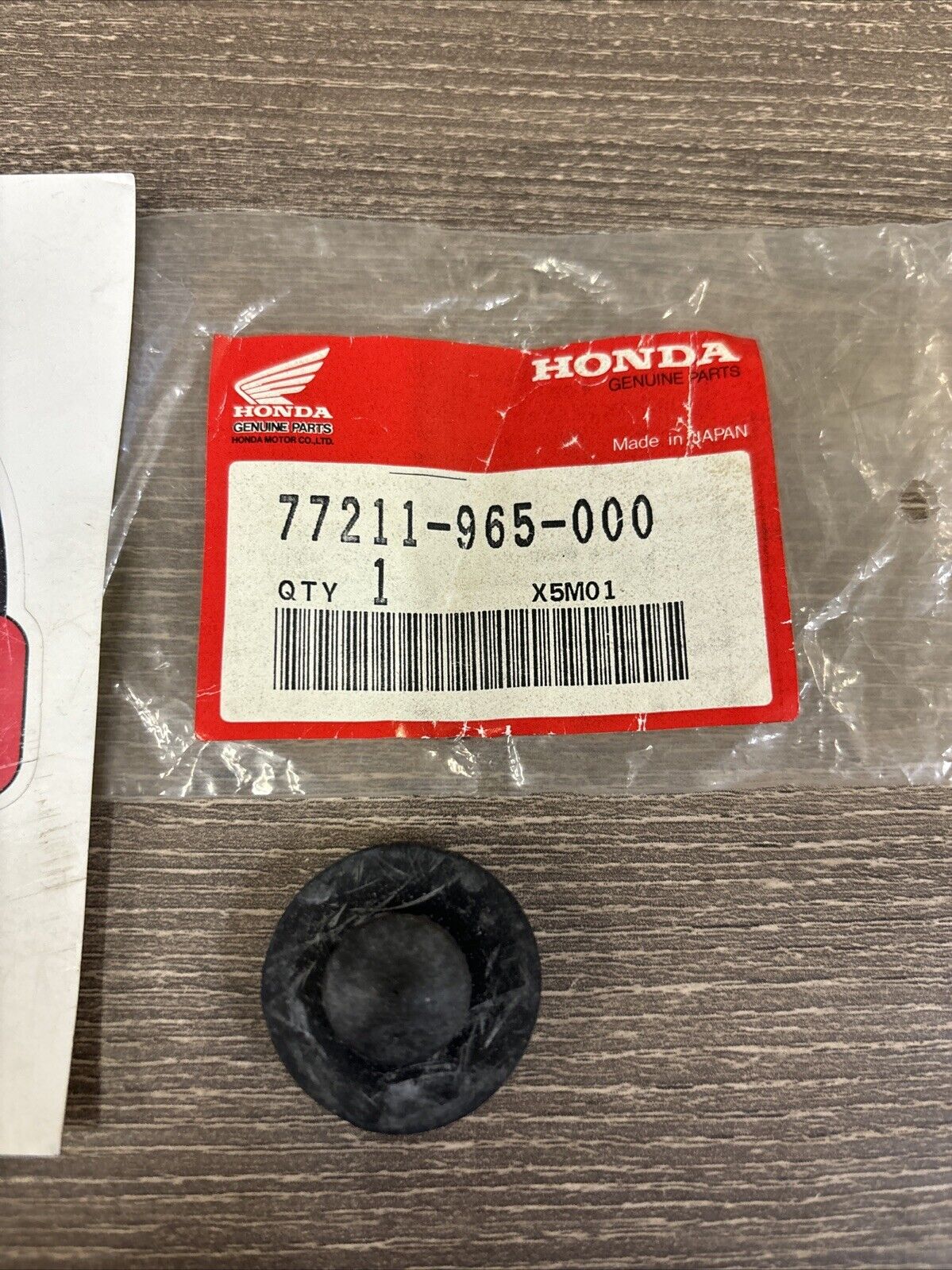 NOS Honda GL1800 A TRX200 D SEAT STOP RUBBER 77211-965-000 H134