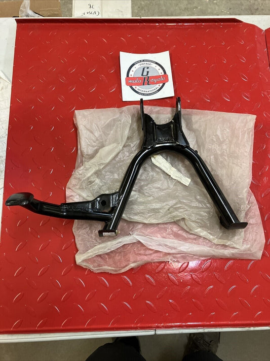 NOS YAMAHA FJ1100 FJ1200  STAND MAIN 36Y-27111-01-33  Y12                      .