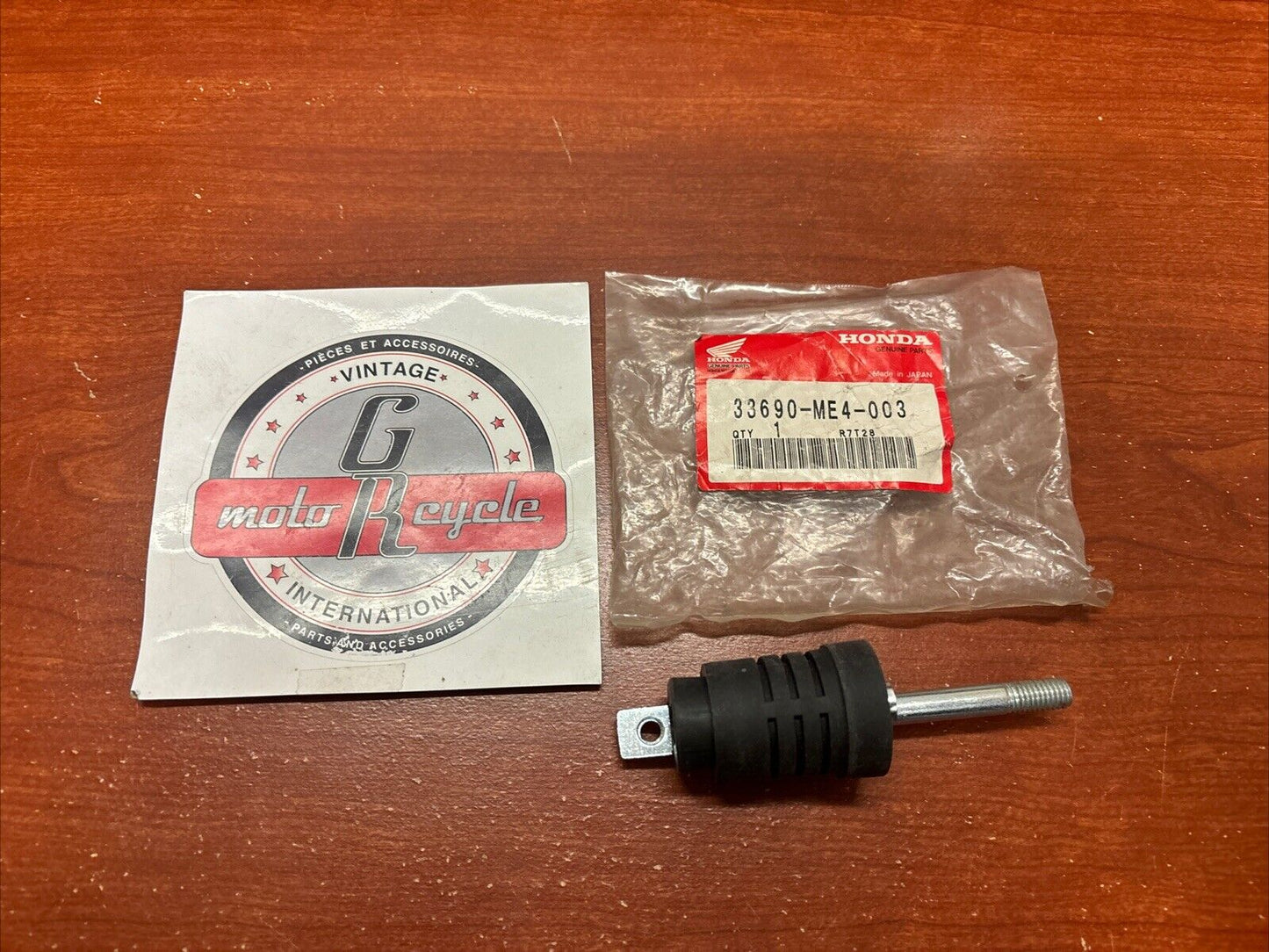NOS Honda 1983 1984 CB550SC REAR TURN SIGNAL STAY 33690-ME4-003 H171